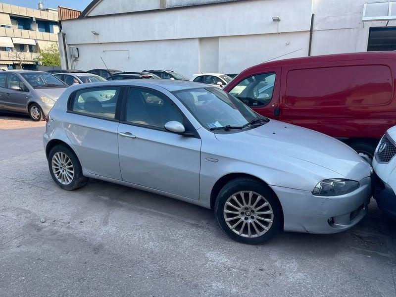 Alfa Romeo 147 147 1.6 16V TS 5 porte Progression - CAMBIO ROTTO - PREZZO PER COMMERCIANTI - PEZZI DI RICAMBIO