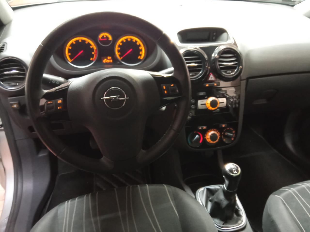 Opel Corsa 1.2 5 porte Club Benzina/Metano