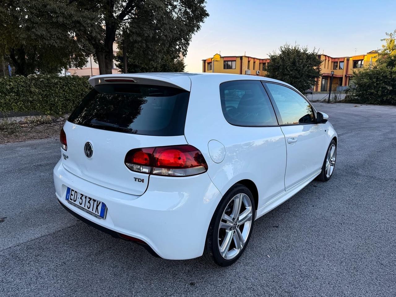Volkswagen Golf 1.6 TDI DPF 3p. Highline