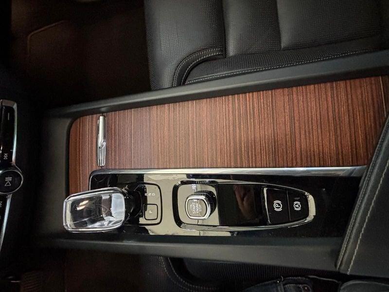 Volvo XC60 XC60 T6 Recharge Plug-in Hybrid AWD aut. Ultimate Bright