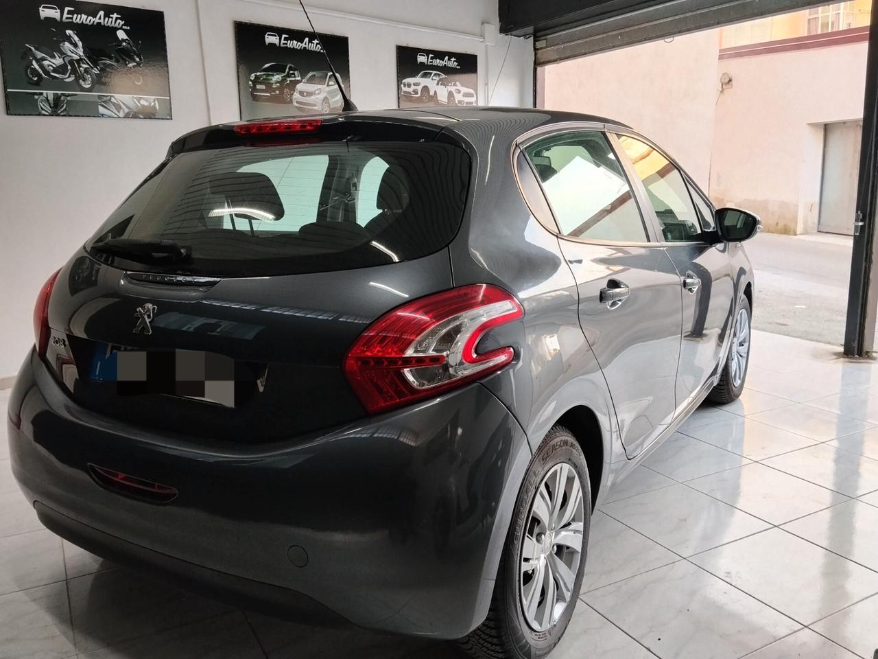 Peugeot 208 1.4 diesel 2015 CON GARANZIA