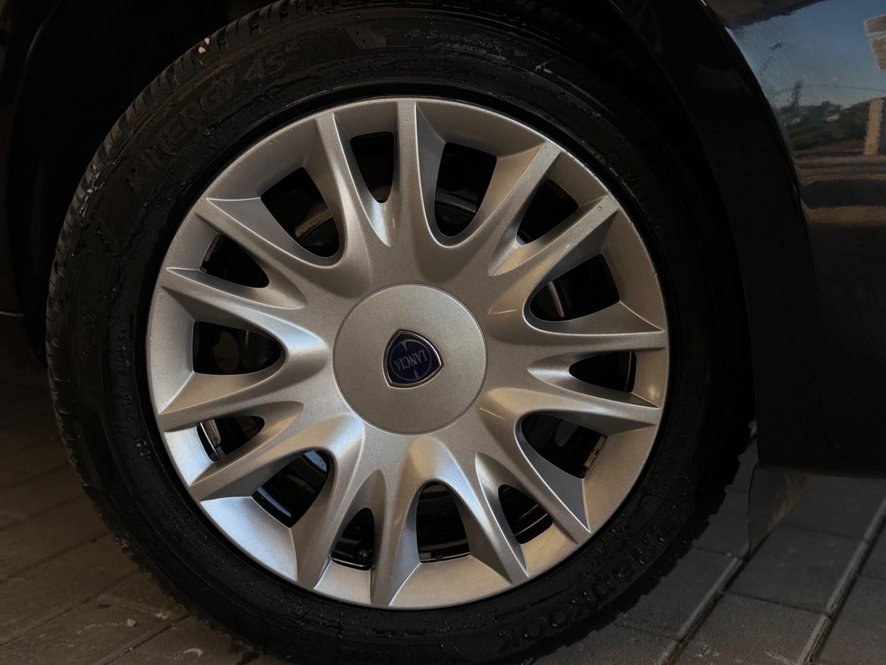 Lancia Ypsilon 1.2 69 CV 5 porte Gold