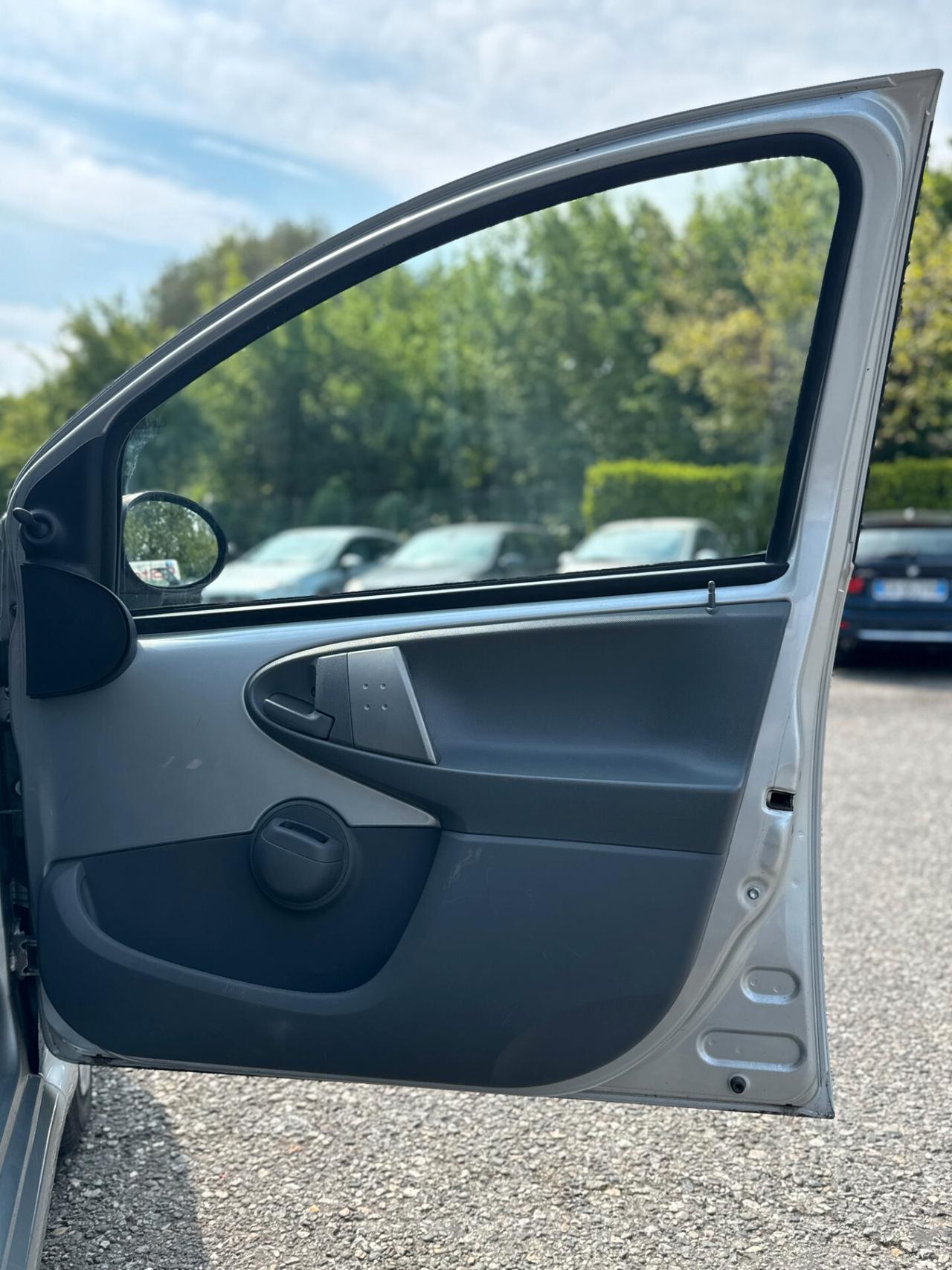 Toyota Aygo 1.0 50kW Benz 5p *SOLO 40.000 km UNICO*