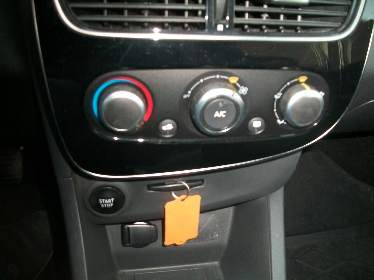 Renault Clio dCi 8V 90 CV EDC 5 porte Business CC 1461 kw 66 SI NUOVI PATENTATI GARANZIA UN ANNO