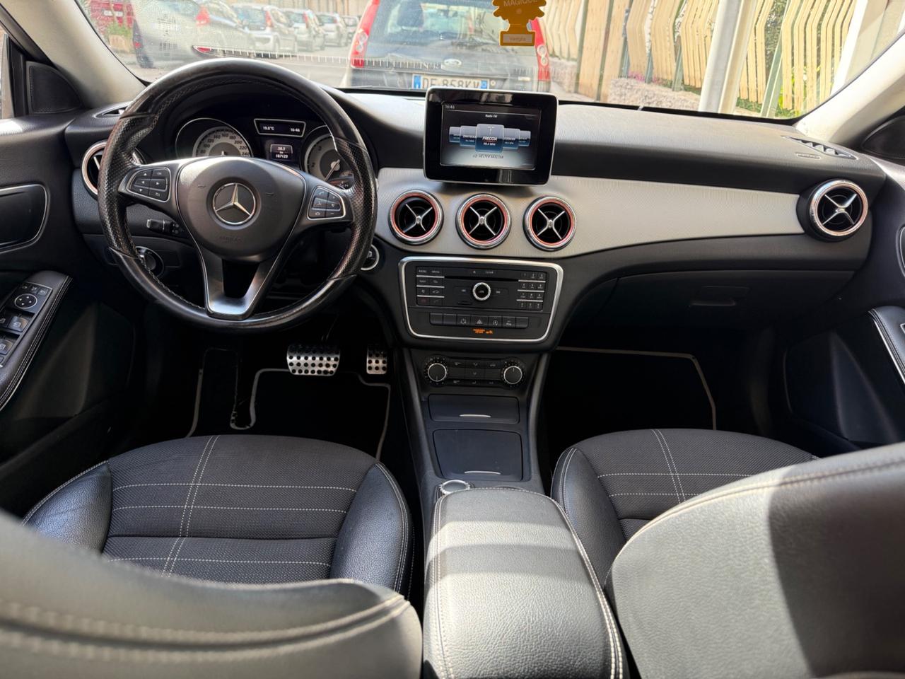 Mercedes-benz CLA 200 CLA 200 d Automatic Premium Dark Night