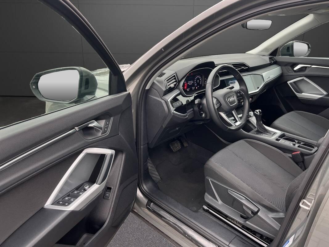 Audi Q3 35 1.5 tfsi mhev Business s-tronic