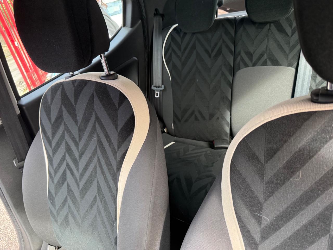 Lancia Ypsilon 1.2 69 CV 5 porte Unyca limited edition