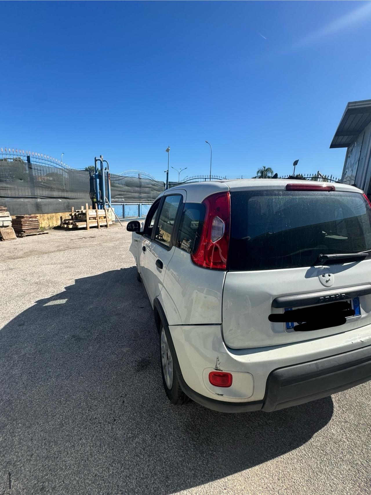 Fiat Panda 1.0 Hybrid 12/2023 incidentata sinistrata