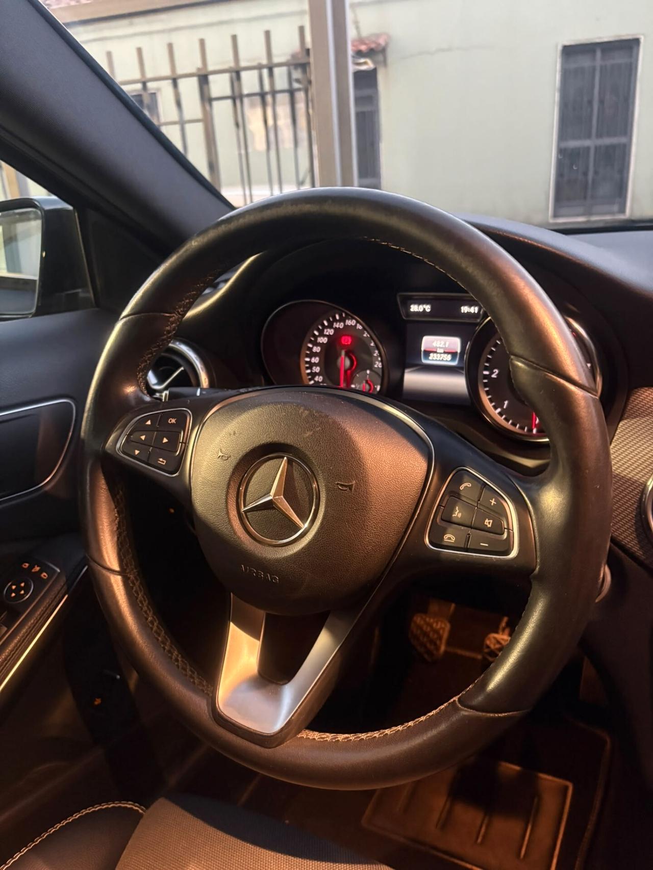 Mercedes-benz GLA 200 d Business