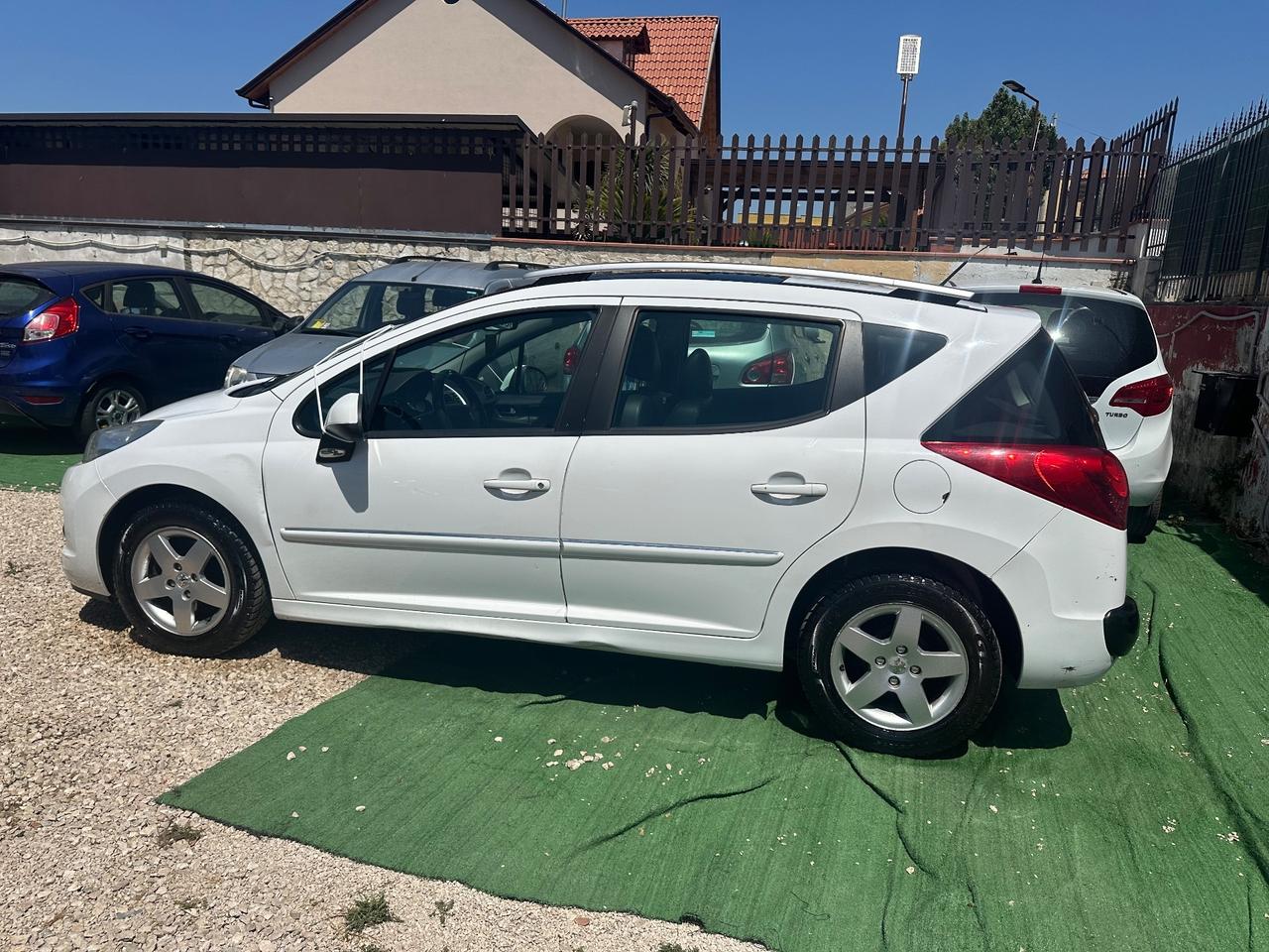 Peugeot 207 1.4 benzina 2011
