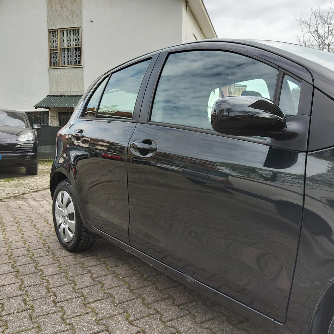 Toyota Yaris 1.3 5 porte CAMBIO AUTOMATICO
