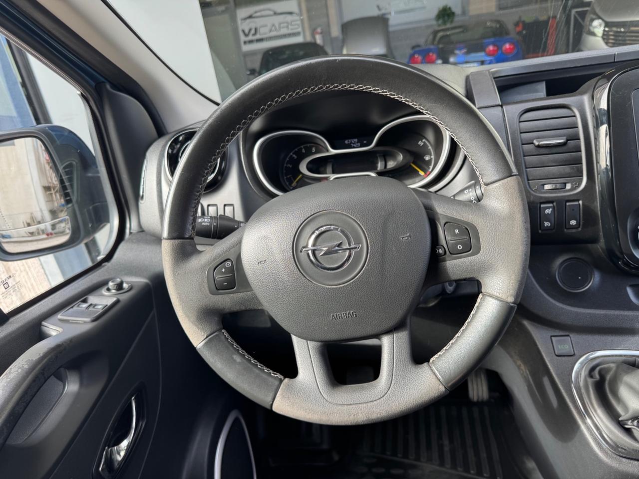 Opel Vivaro 9 posti passo lungo