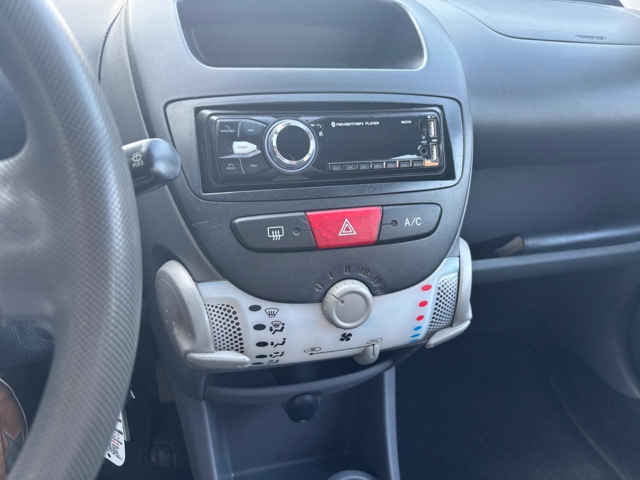 Toyota Aygo 1.0 5 porte Sol OK NEOPATENTATI