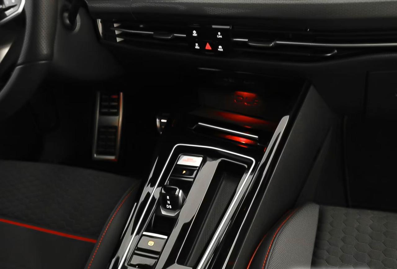 Volkswagen Golf GTI VIII Clubsport 2.0 TSI IQ.Light NAVIGATORE TETTO PANORAMICO