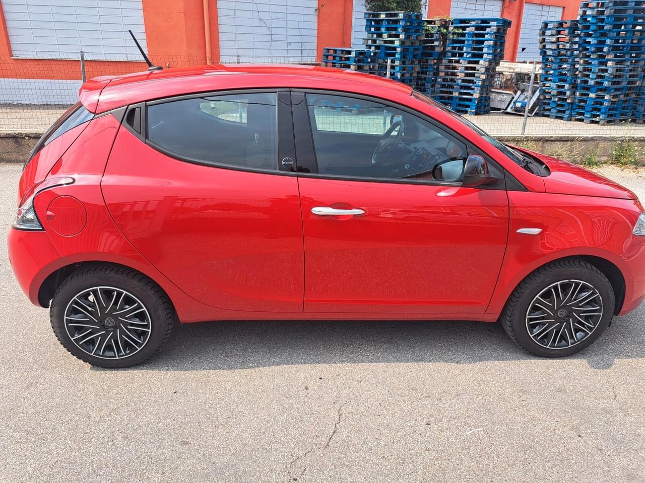 Lancia Ypsilon 1.0 FireFly 5 porte S&S Hybrid Ecochic Gold NESSUN VINCOLO DI FINANZIAMENTO