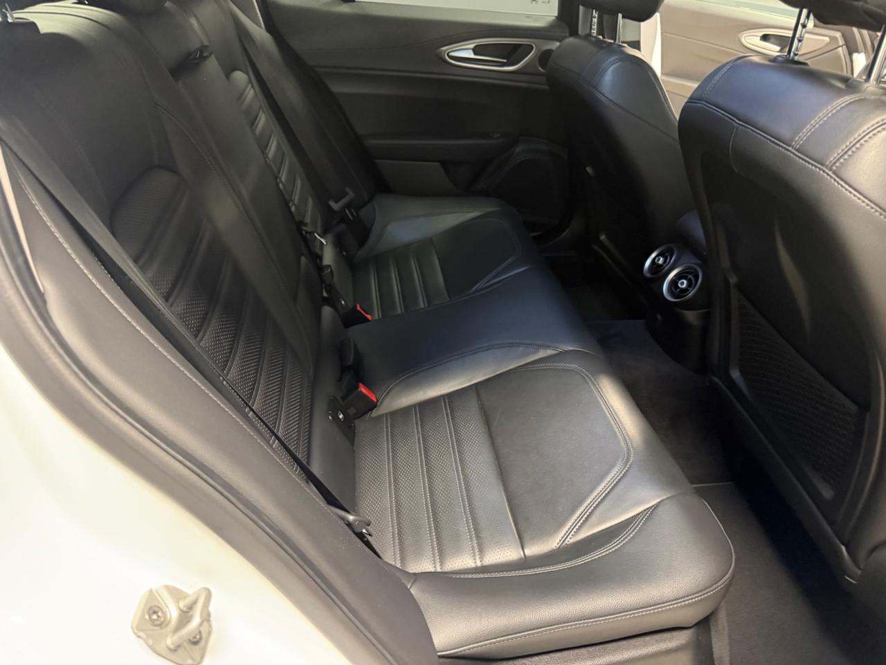 Alfa Romeo Giulia 2.2 Turbodiesel 210 CV AT8 AWD Q4 Veloce
