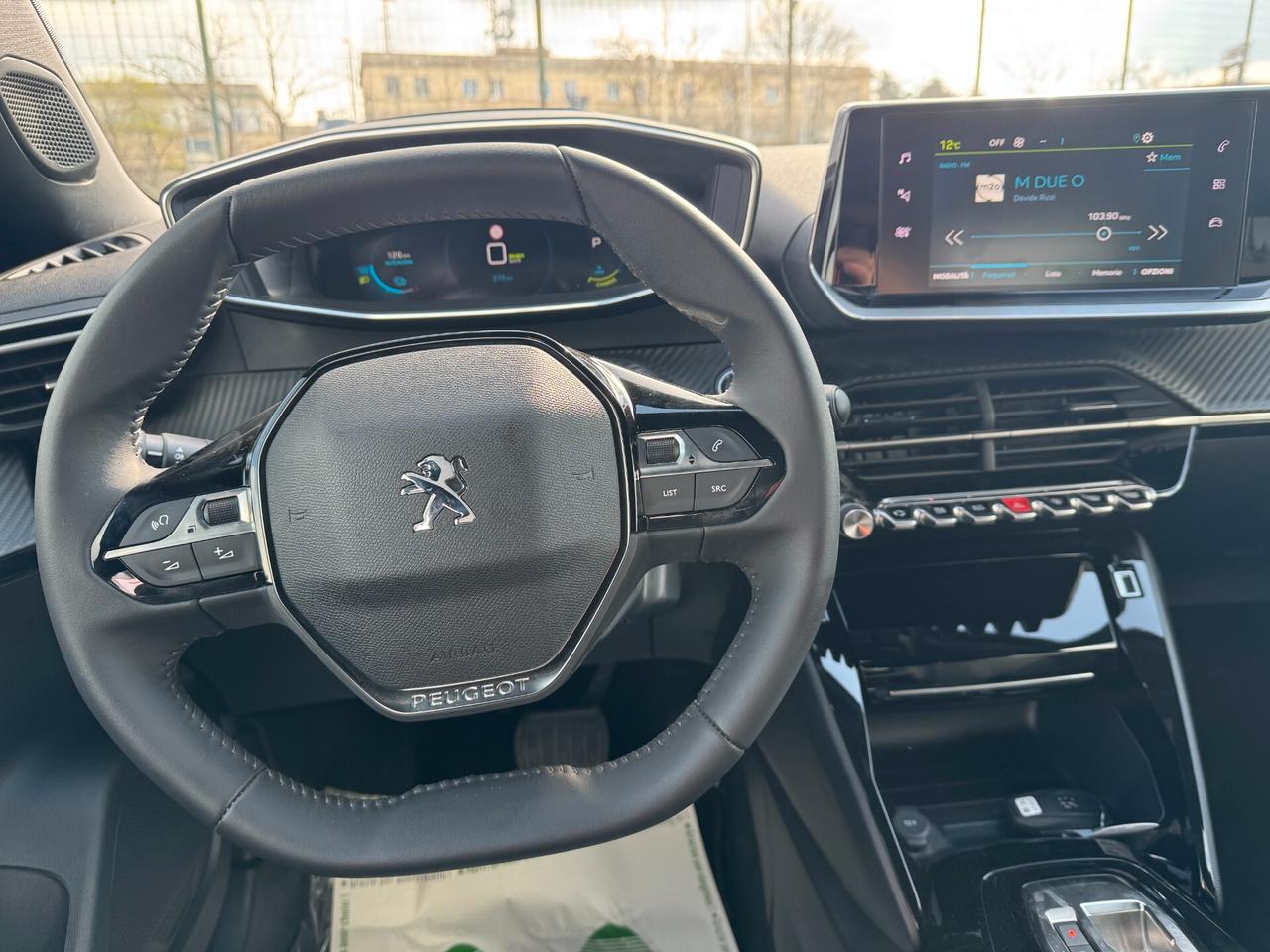 Peugeot 2008 motore elettrico 136 CV Allure