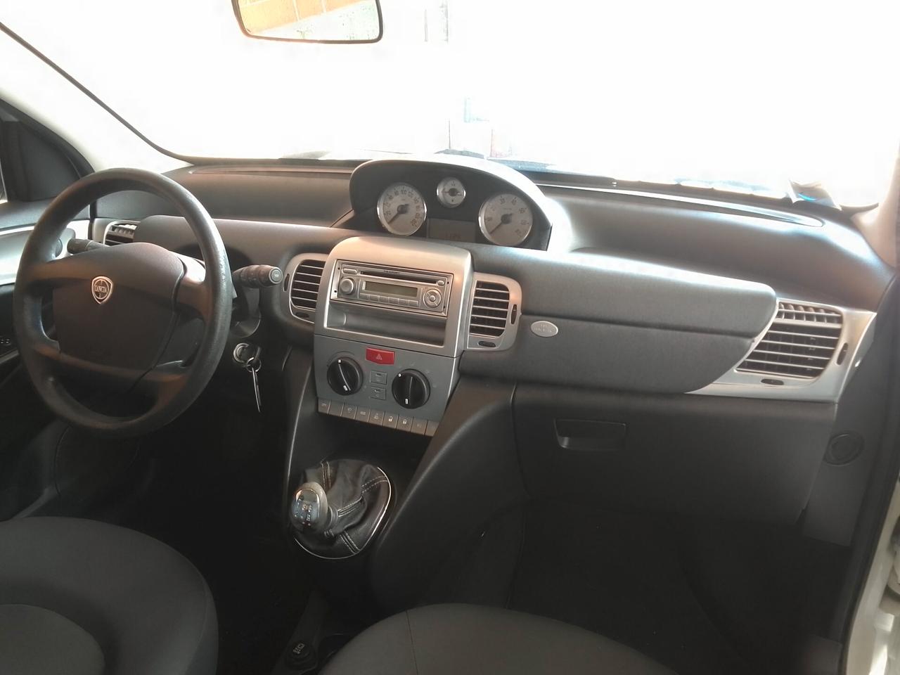 Lancia Ypsilon 1.2 69 CV Unyca OK NEO
