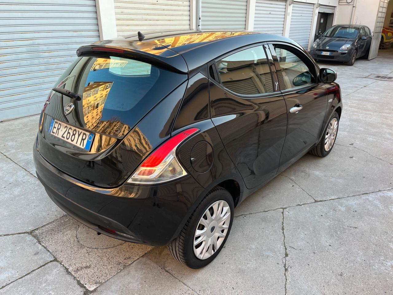 Lancia Ypsilon 1.2 69 CV 5 porte S&S Platinum