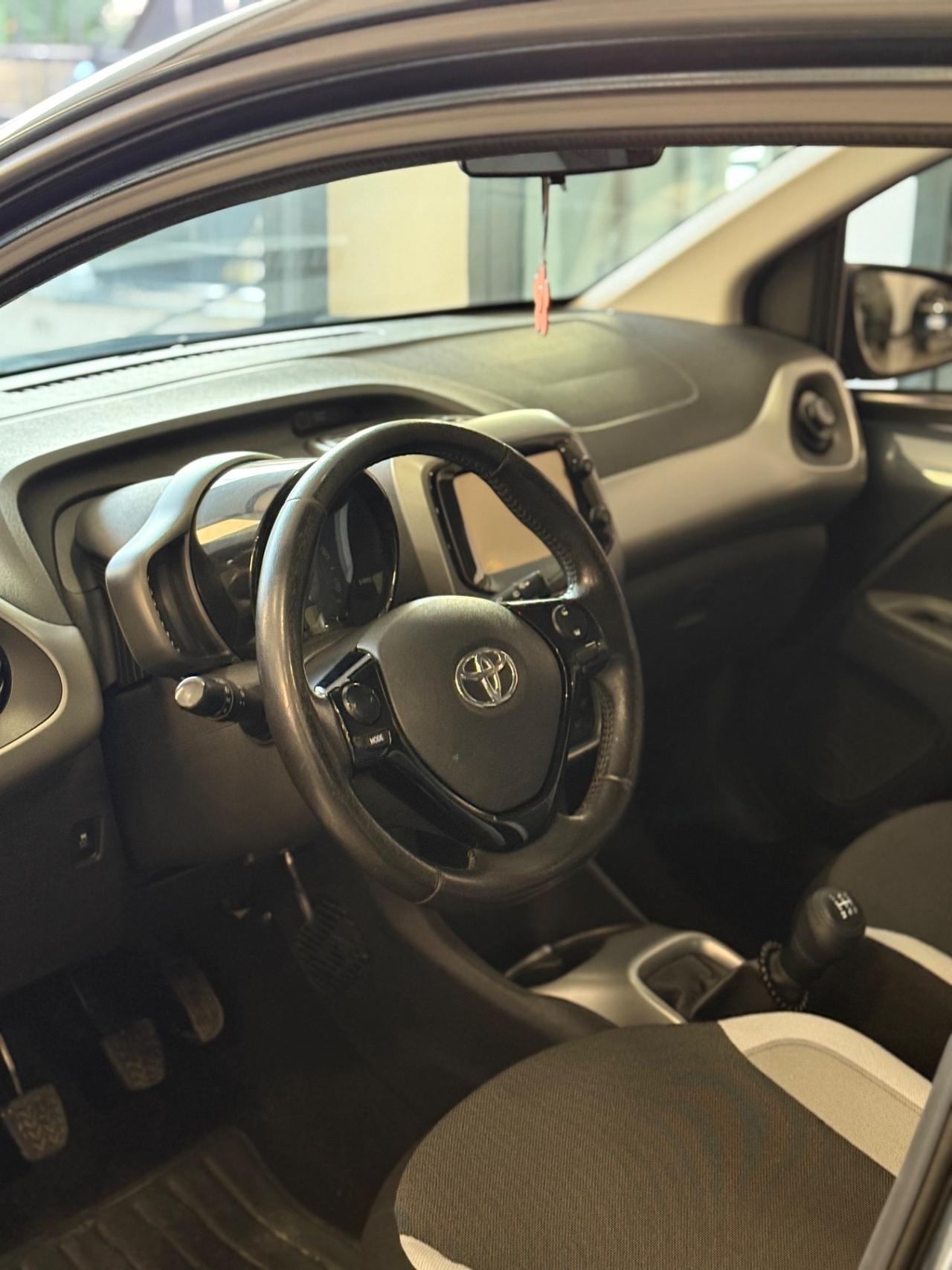 Toyota Aygo 1.0 VVT-i 69 CV 5 porte x-cool