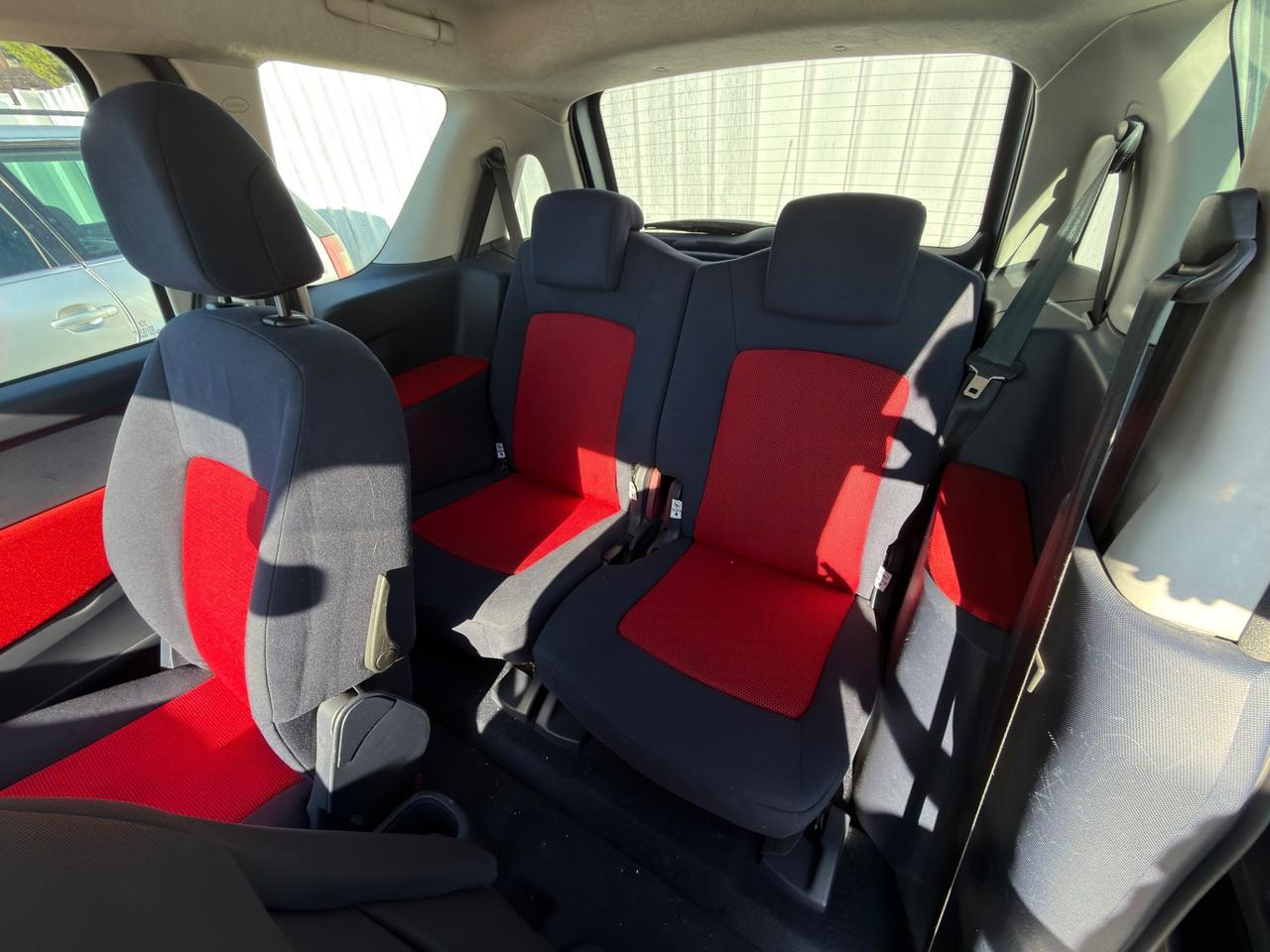 Peugeot 1007 1.4 Happy