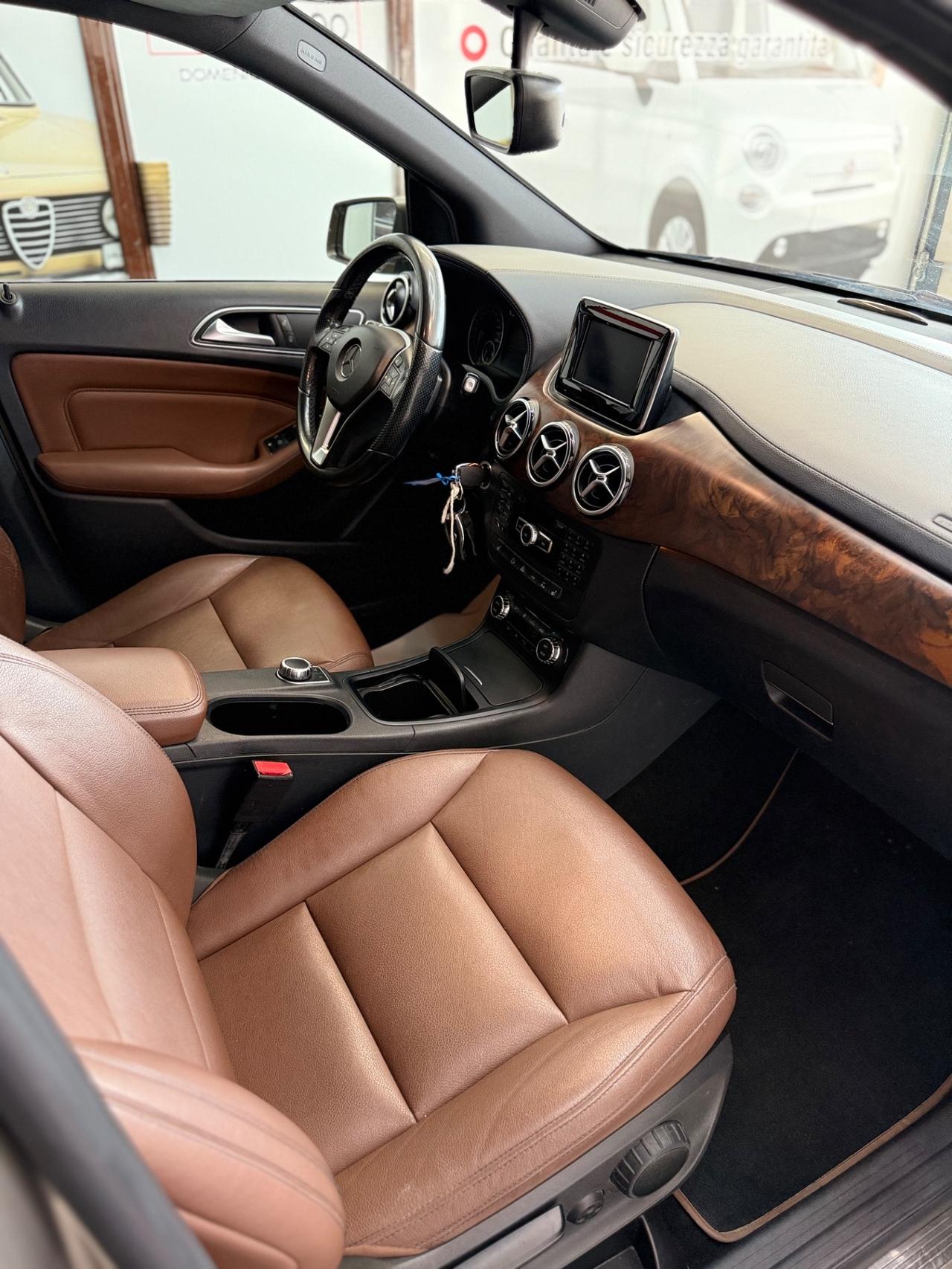 Mercedes-benz B 200 NGD Premium