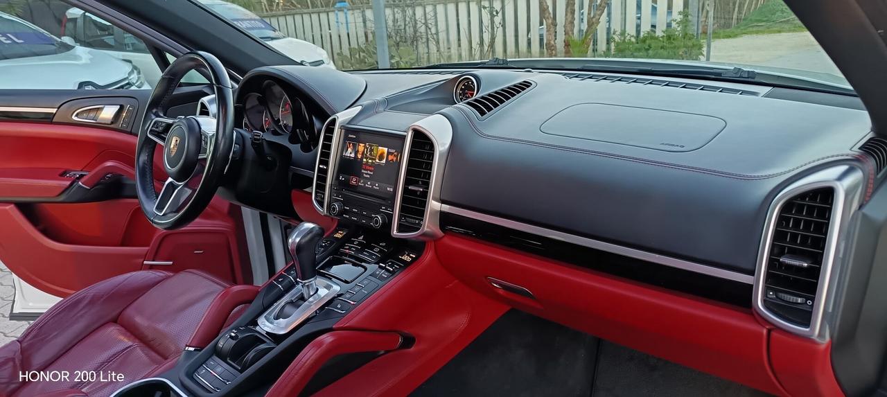 Porsche Cayenne 3.0 Platinum Edition gancio traino