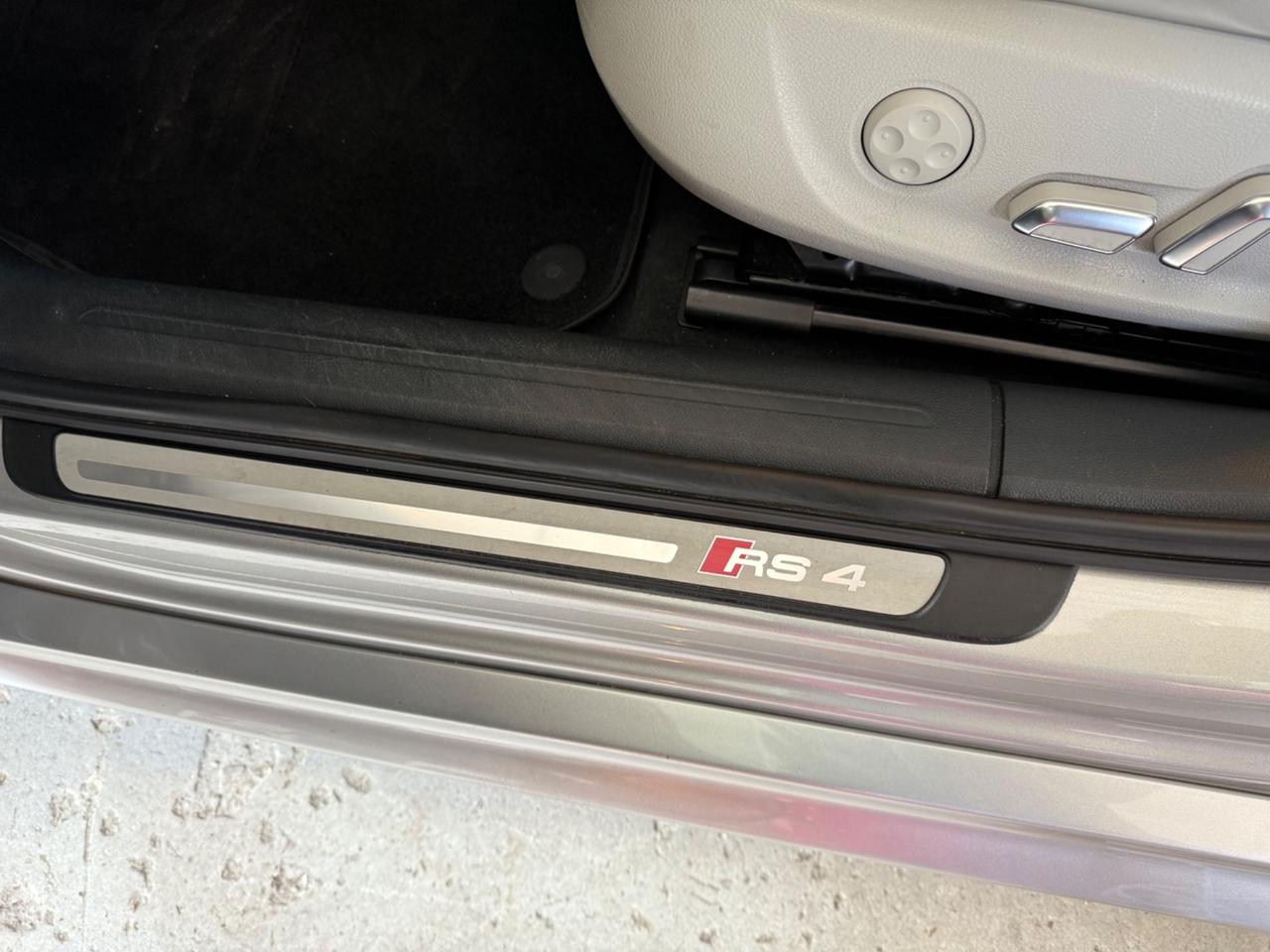 Audi A4 RS 4 Avant 4.2 V8 FSI quattro S tronic