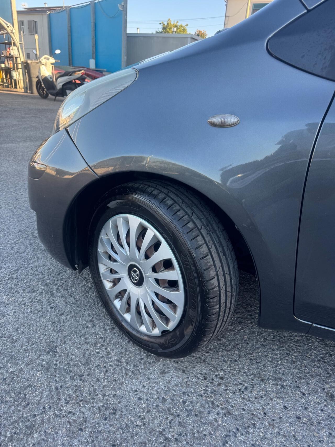 Toyota Yaris 1.0 5 porte Sol