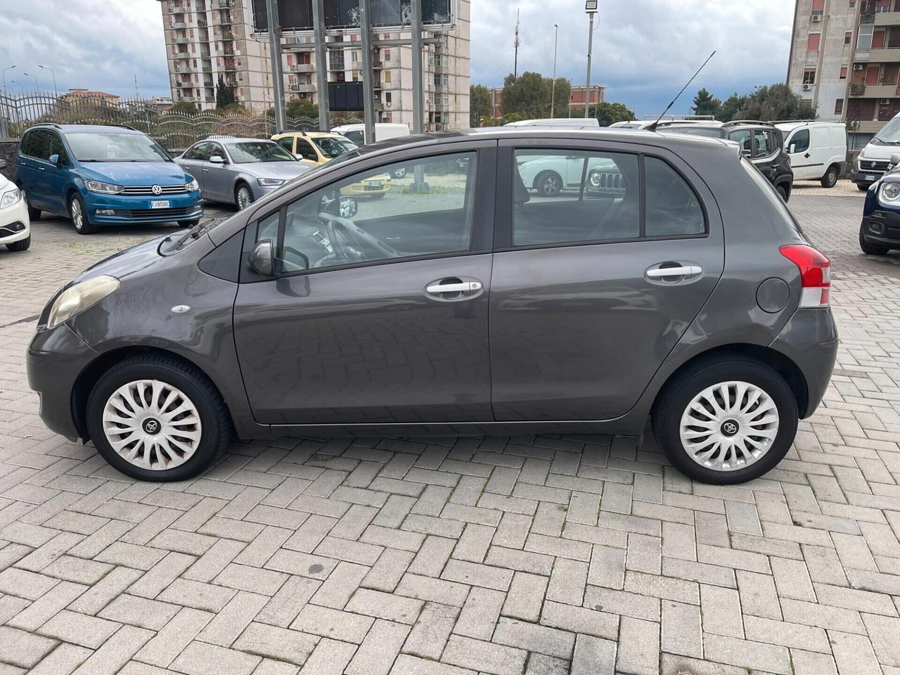 Toyota Yaris 1.0 5 porte Sol