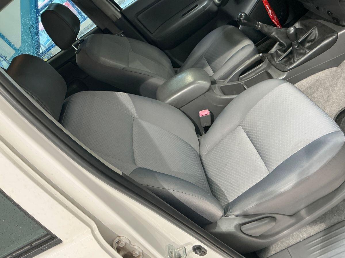 Toyota Hilux 2.5 D-4D 4WD 4p. Double Cab GX 4x4