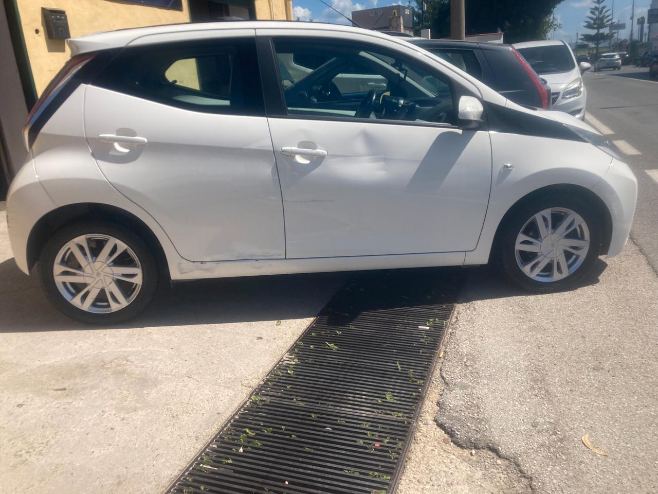 Toyota Aygo 1.0 VVT-i 69 CV automatica tetto apribile