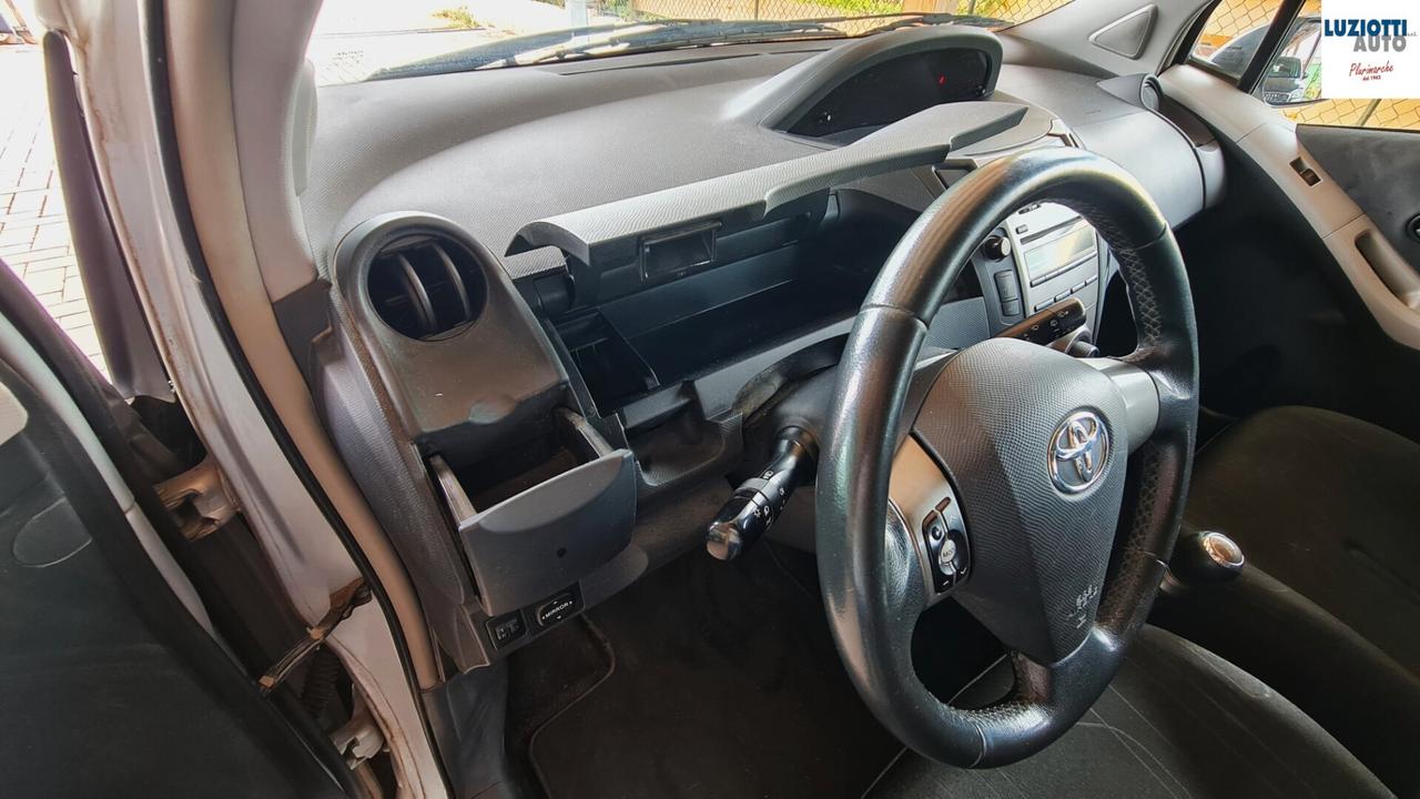 Toyota Yaris 1.0 5P. SOL