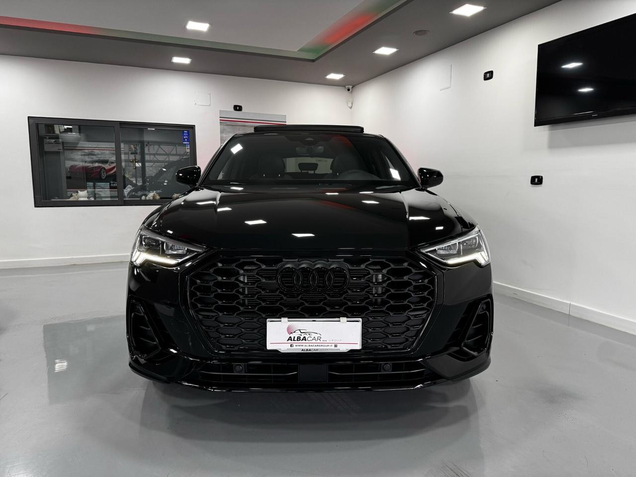 Audi Q3 35 TDI S tronic Identity Black