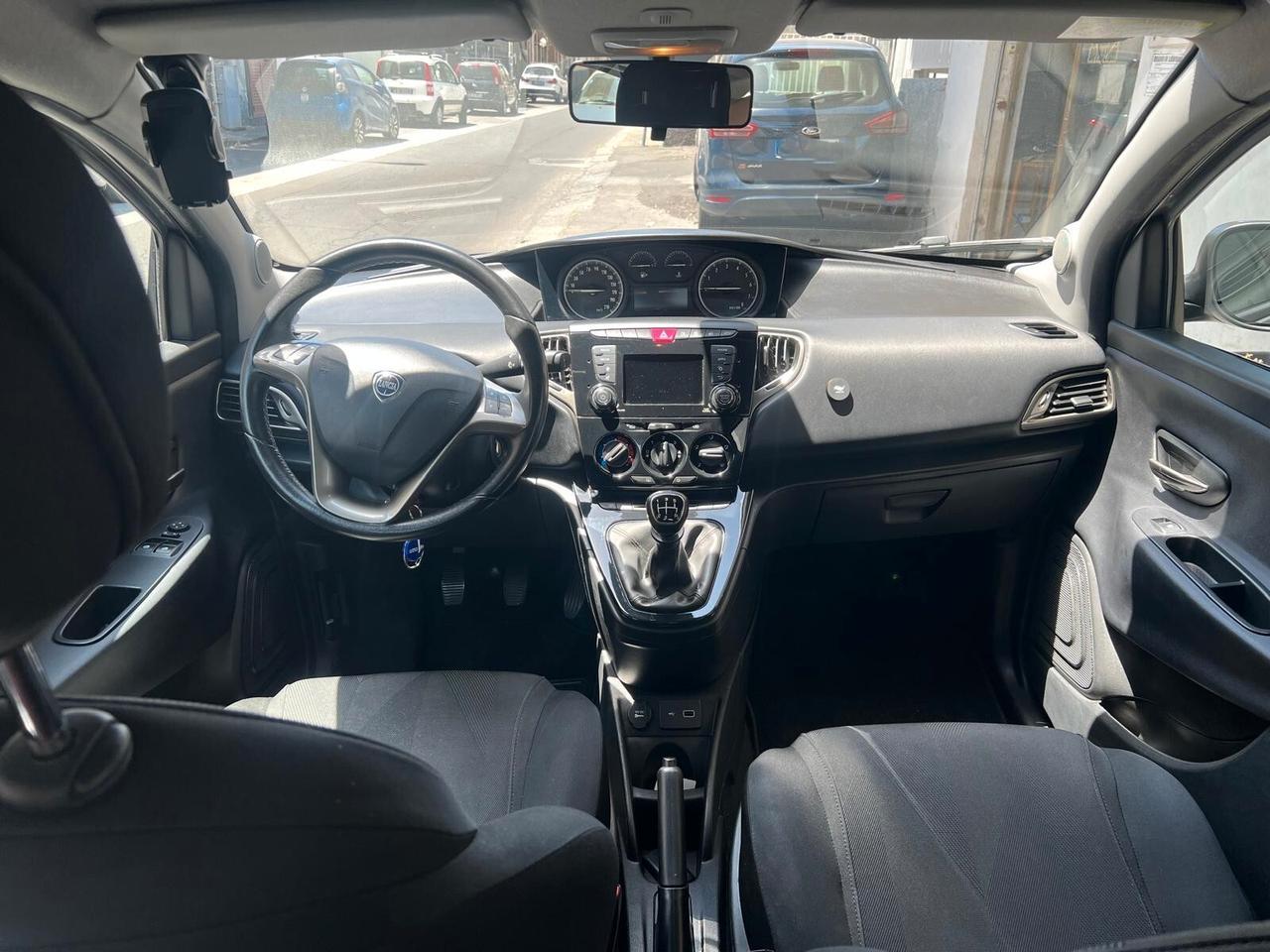 Lancia Ypsilon 1.2 69 CV 5 porte Platinum