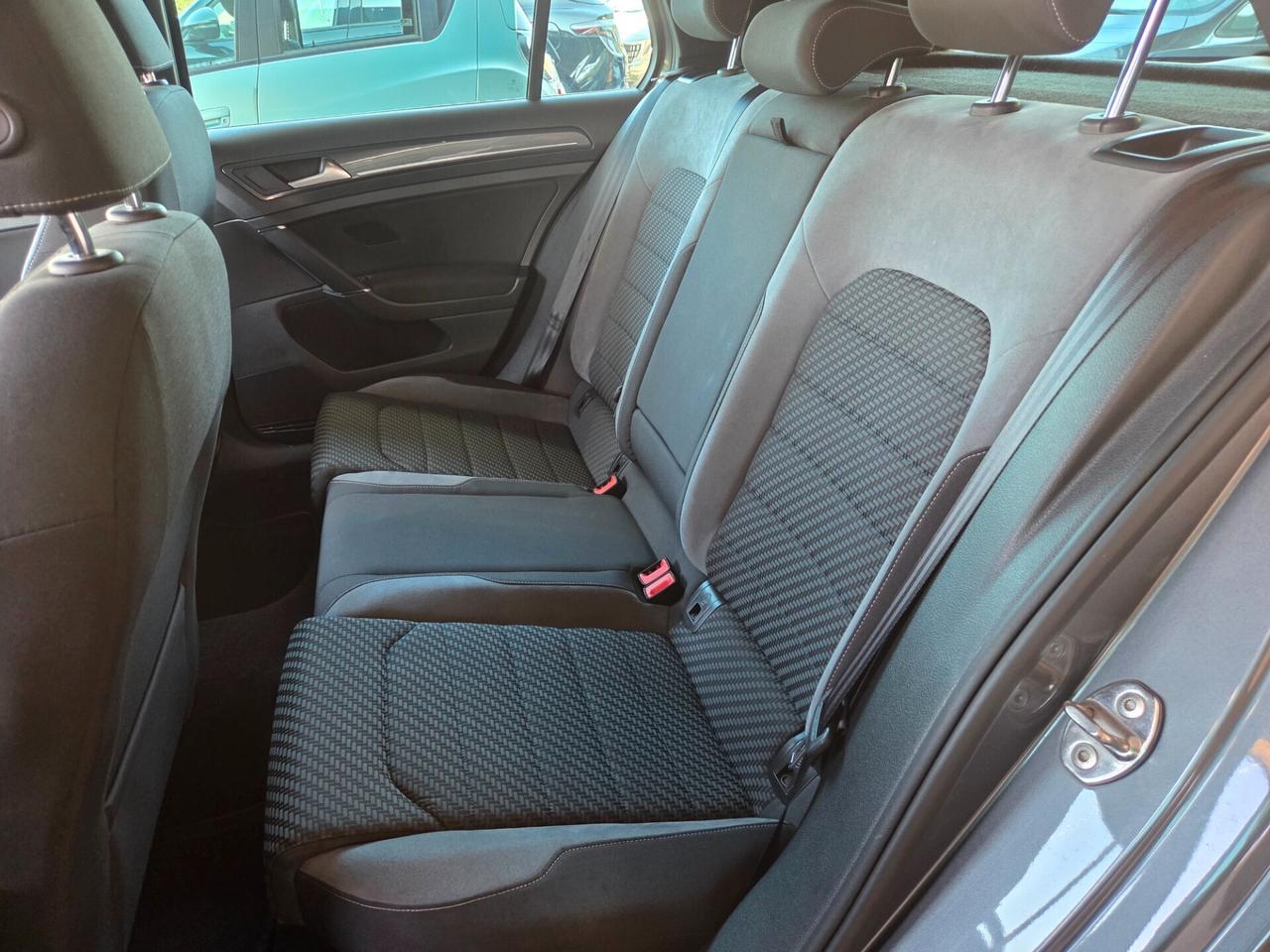 Volkswagen Golf 1.6 TDI 115 CV 5p. R LINE EDITION