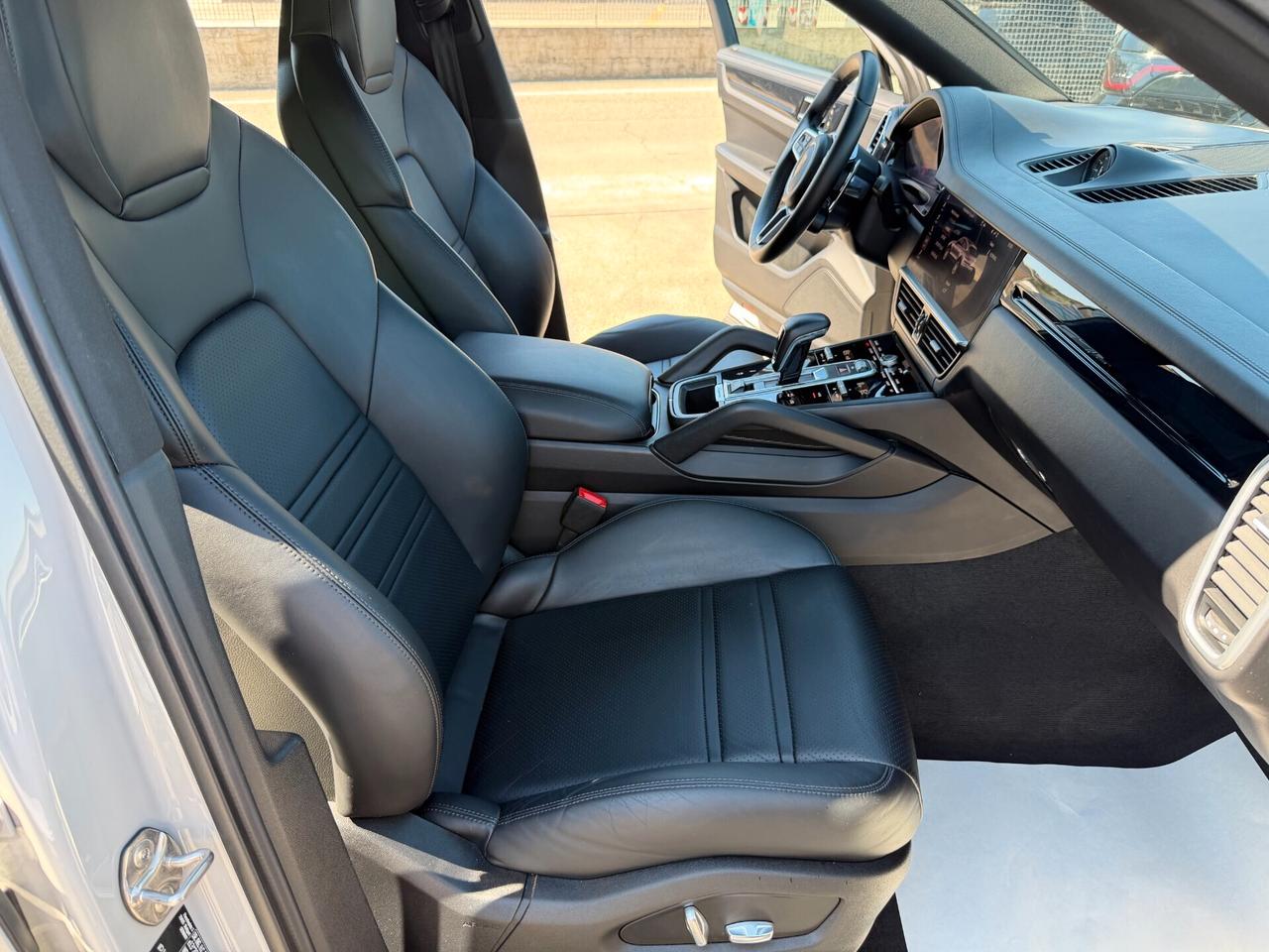 Porsche Cayenne Coupé 3.0 V6 E-Hybrid/scarico/pano/22"/km doc/bollo € super. B pagati
