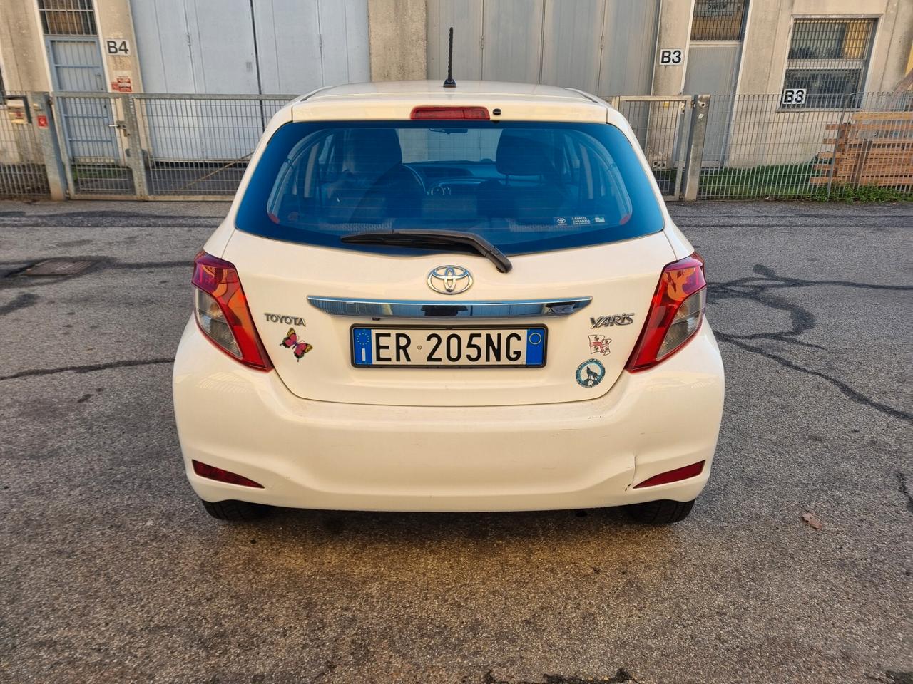 Toyota Yaris 1.0 5 porte Lounge neo patentati unica proprietaria