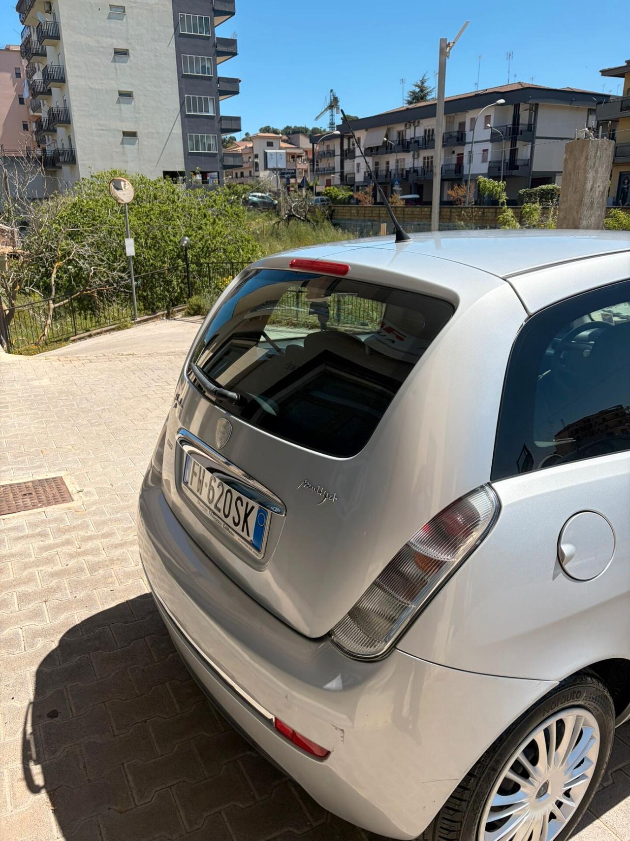 Lancia Ypsilon 1.3 MJT 90 CV Platino