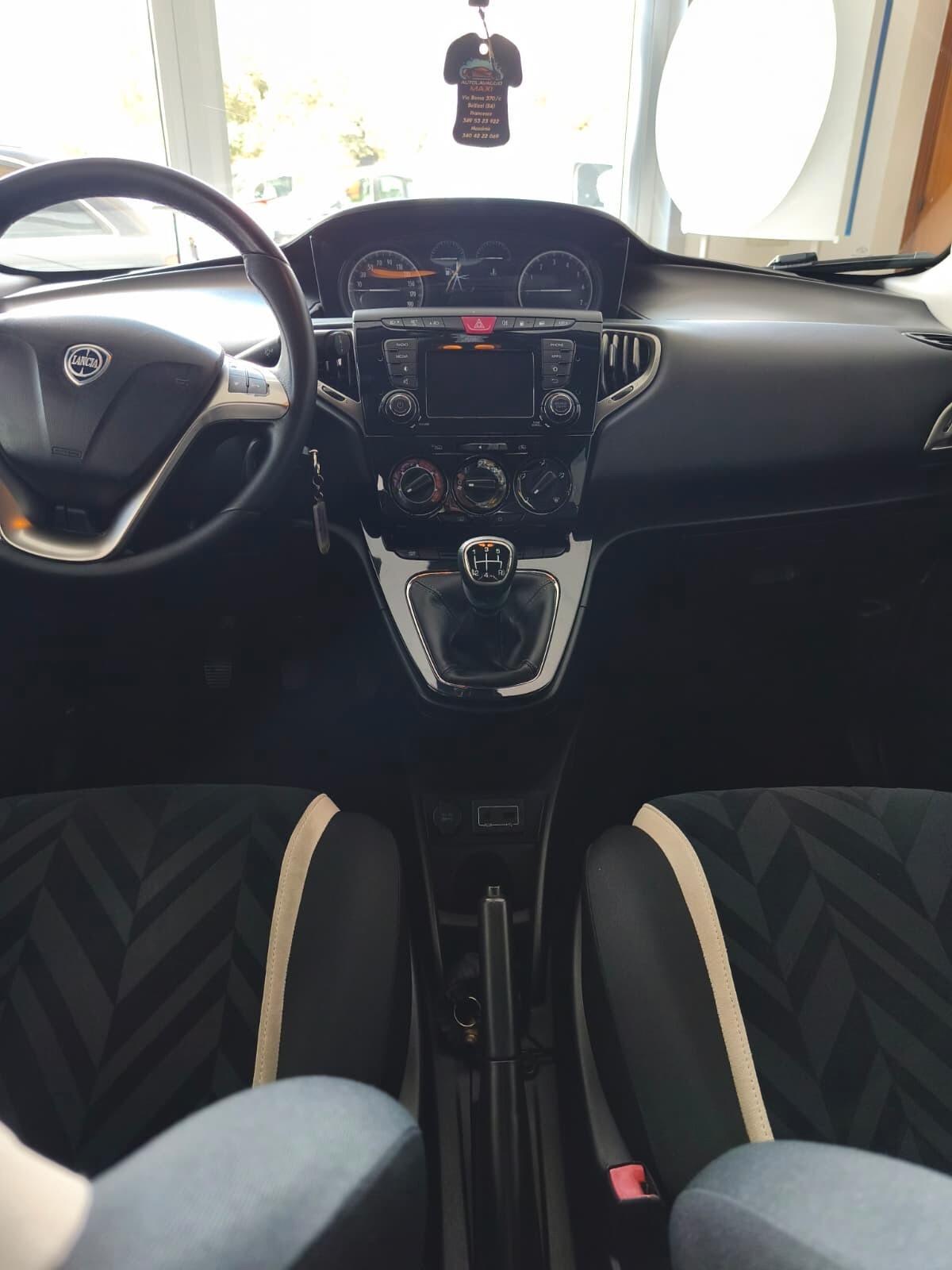 Lancia Ypsilon