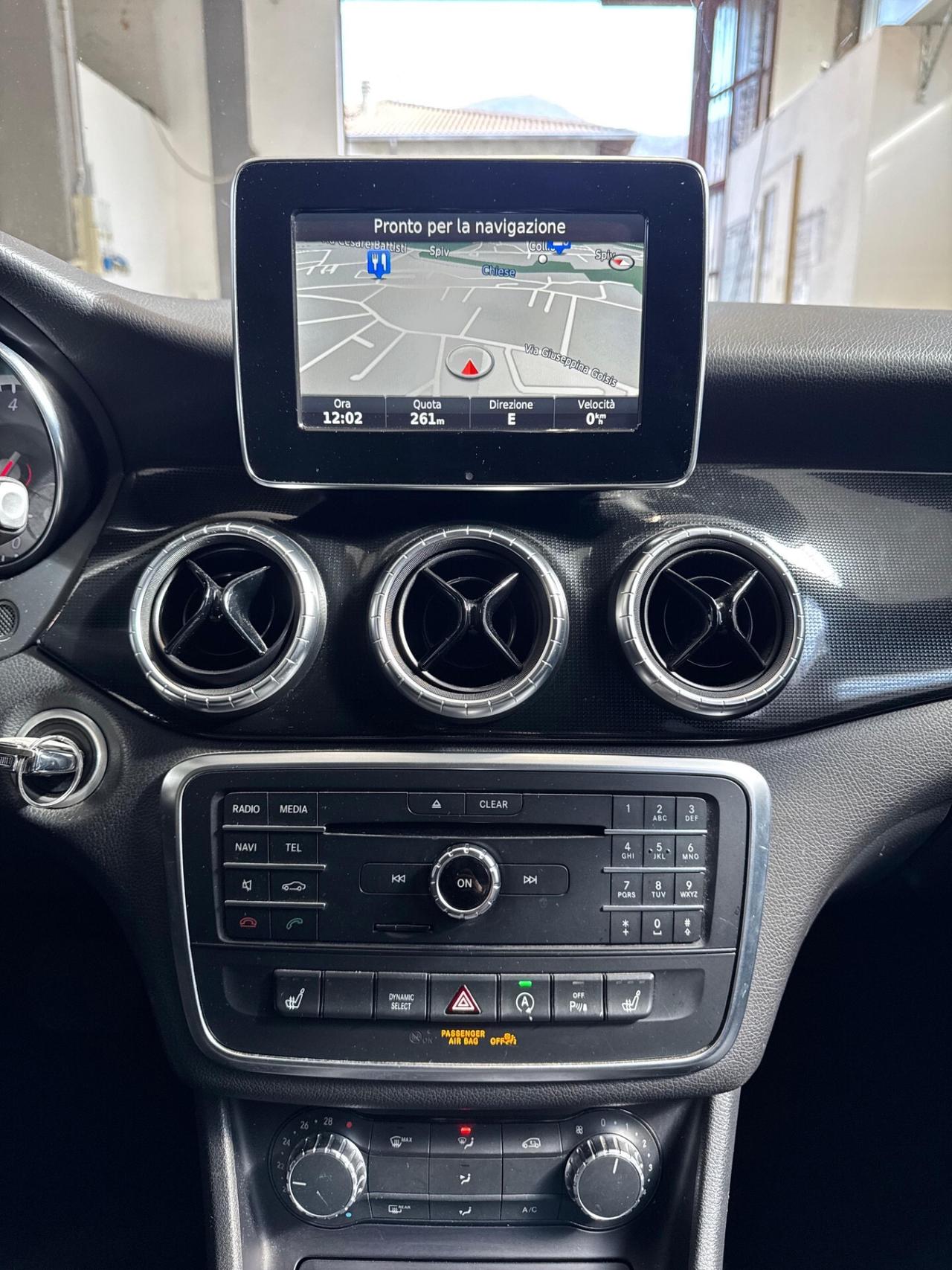 Mercedes-benz CLA 200 d Premium