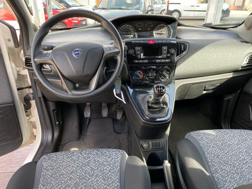 Lancia Ypsilon 1.0 FireFly 5 porte S&S Hybrid Ecochic Silver
