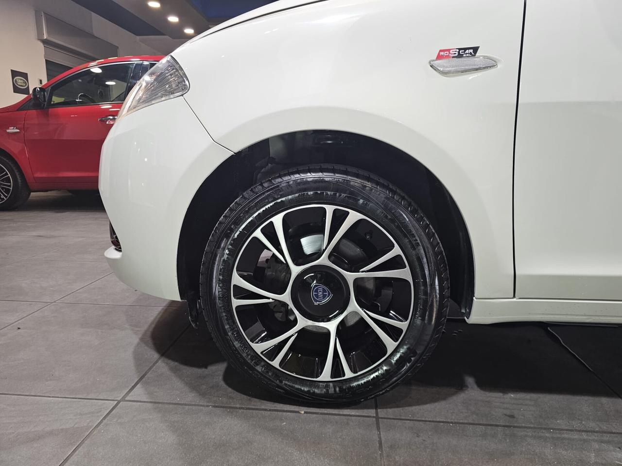 Lancia Ypsilon 1.2 69 CV Gold (29.000km)