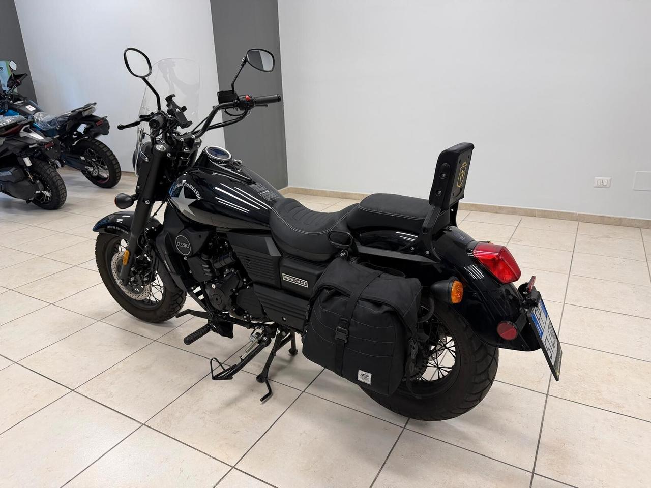 Um Renegade Commando 300 TOTAL BLACK