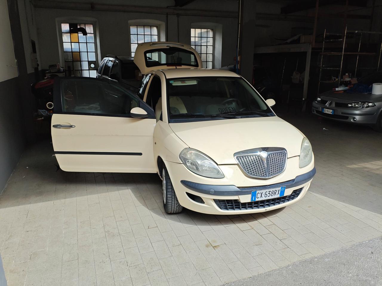 Lancia Ypsilon 1.2 16V Argento