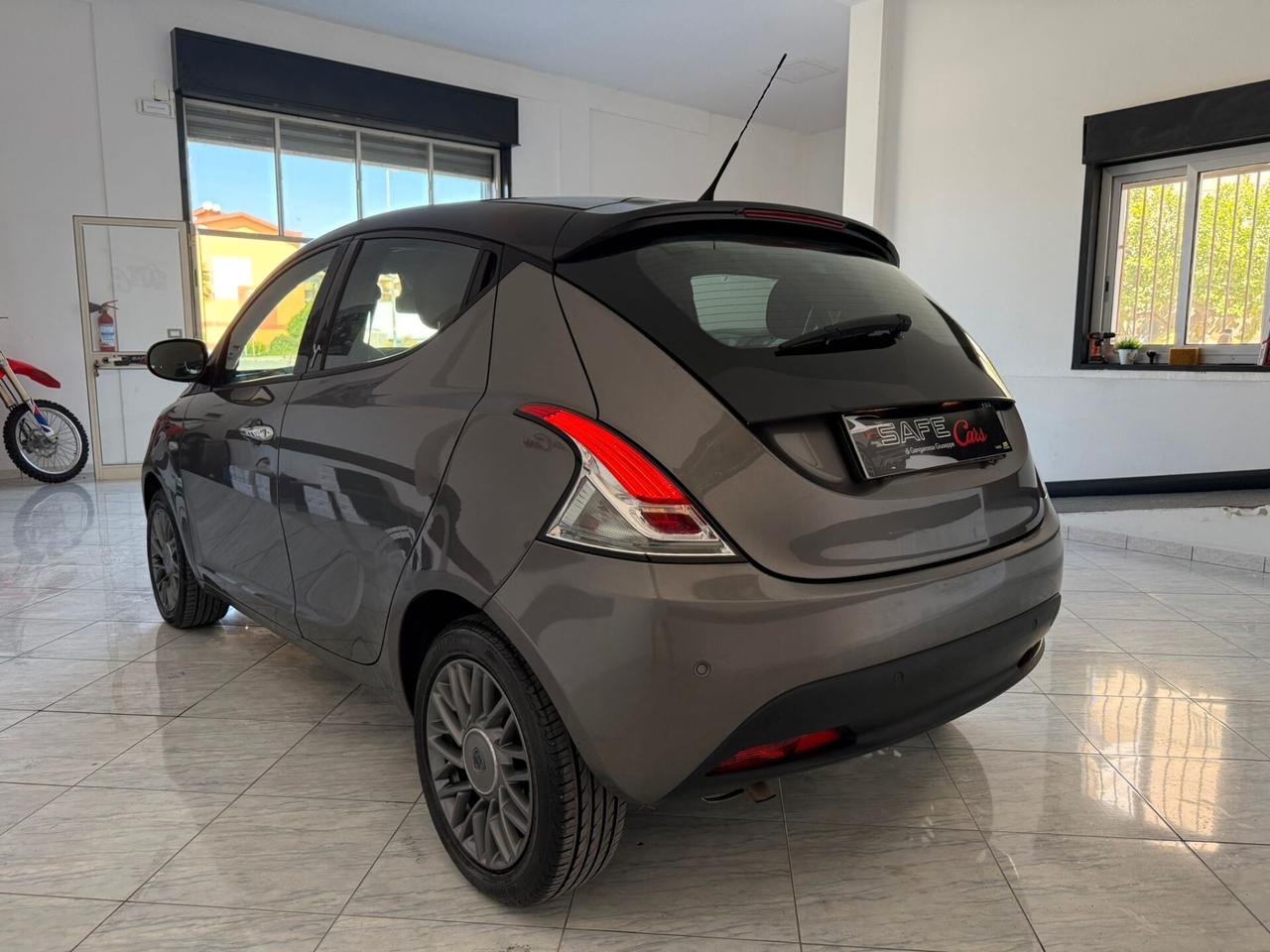 Lancia Ypsilon 1.2 69 CV 5 porte Silver