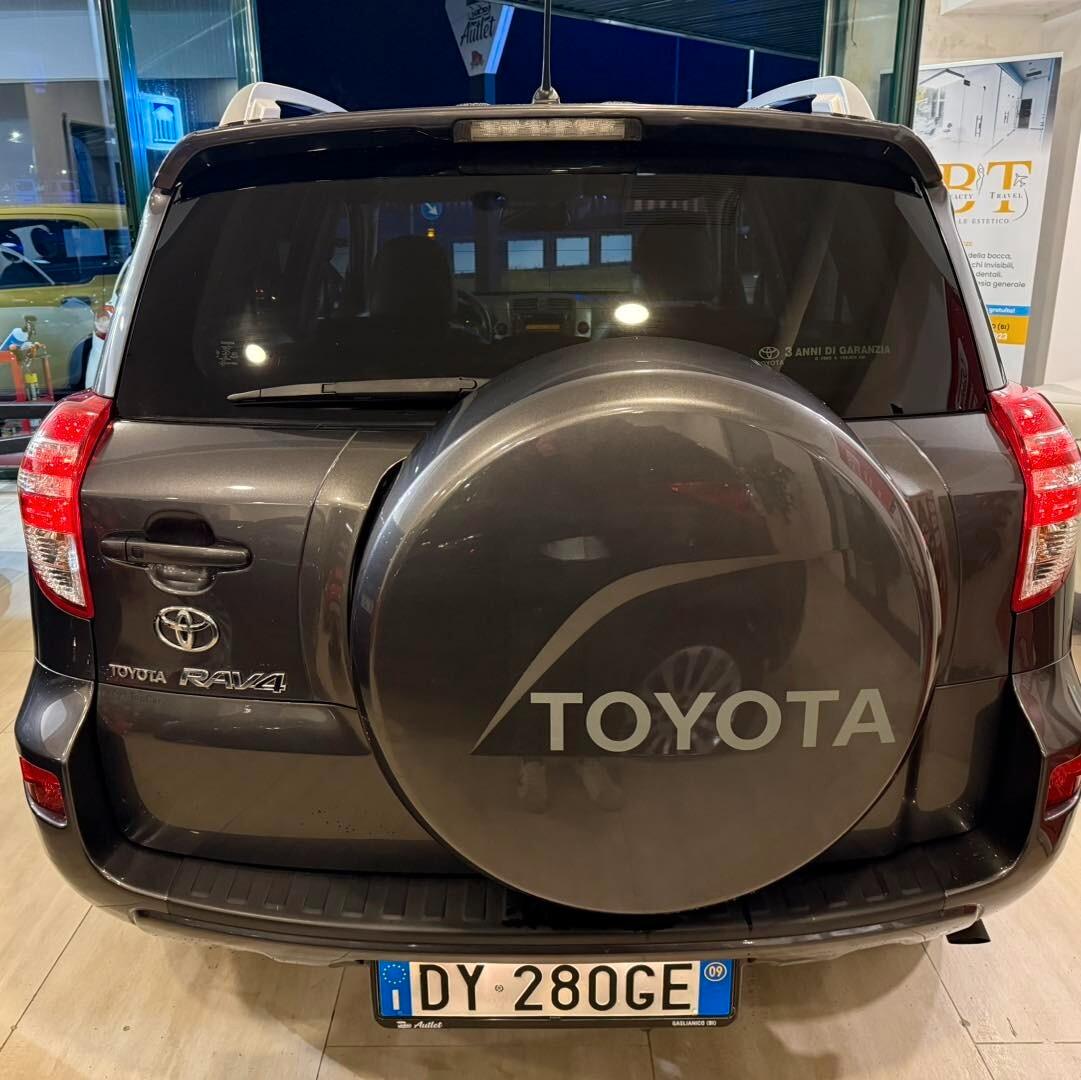 Toyota RAV 4 RAV4 2.0 Luxury