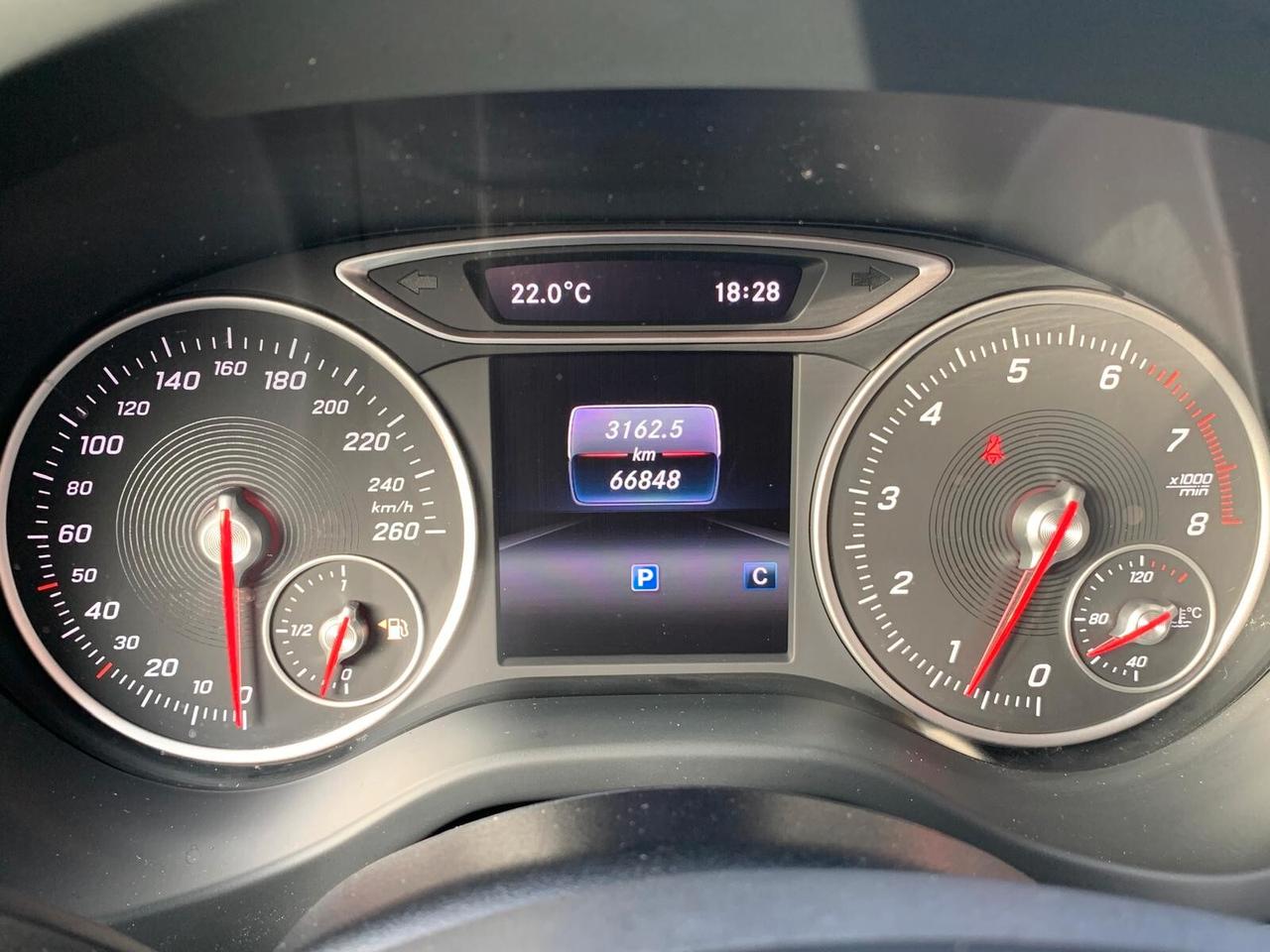 Mercedes-benz GLA 180 Business NEOPAT.