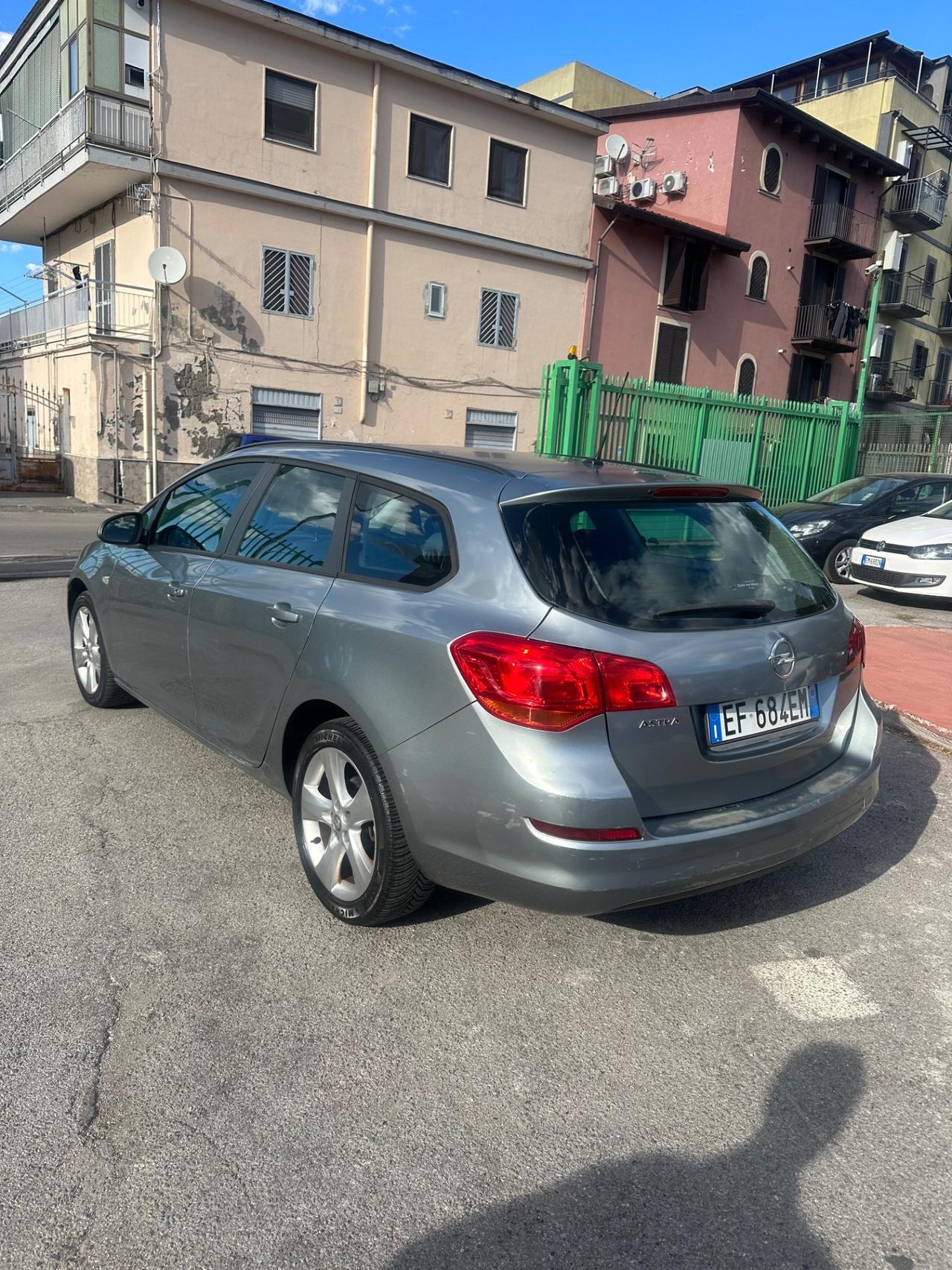 Opel Astra 1.4 100CV Sports Tourer Cosmo