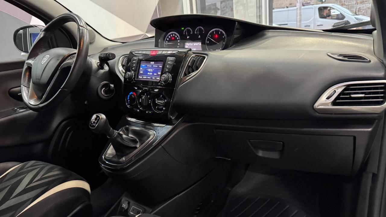 Lancia Ypsilon 1.3 MJT 16V 95 CV 5 porte S&S Silver